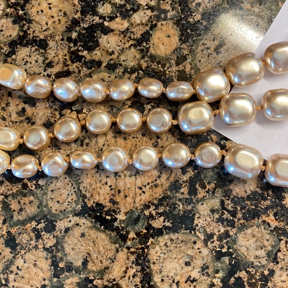 Cream Pearl Beaded Statement Necklace! - Picture 3 of 5